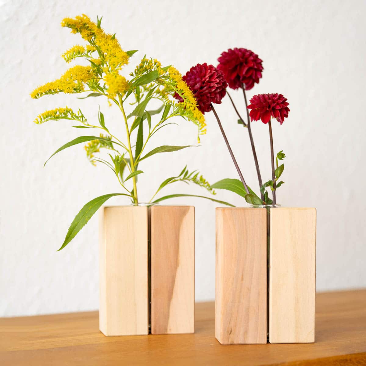 Handgemachte Blumenvase aus Birnenholz, 2er - Set natur unbehandelt